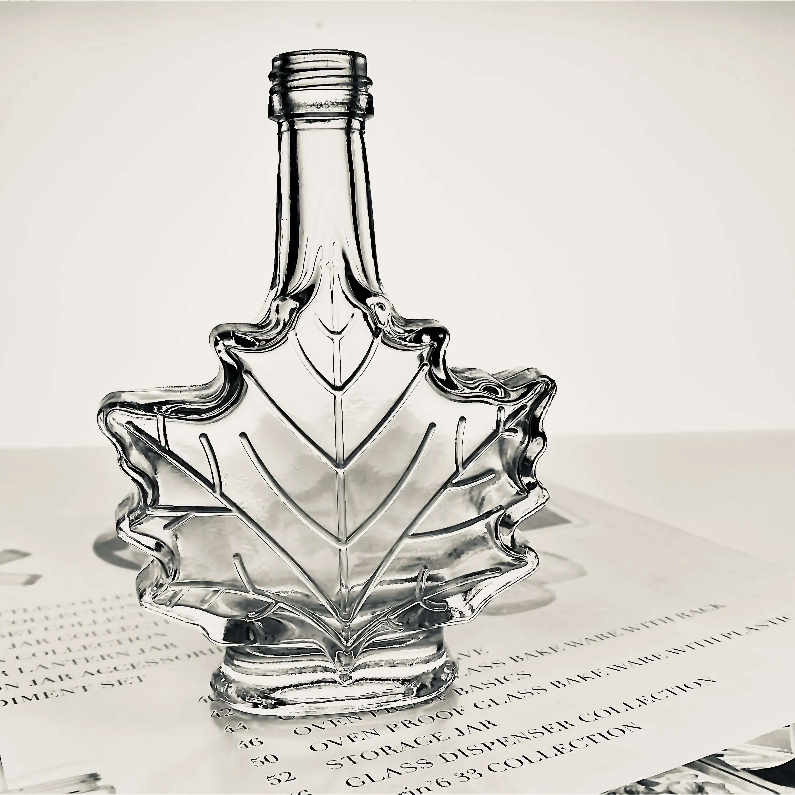 Unique shape with aluminum lid cork gift maple leaf custom empty mini 50ml100ml 250ml glass wine bottle transparent