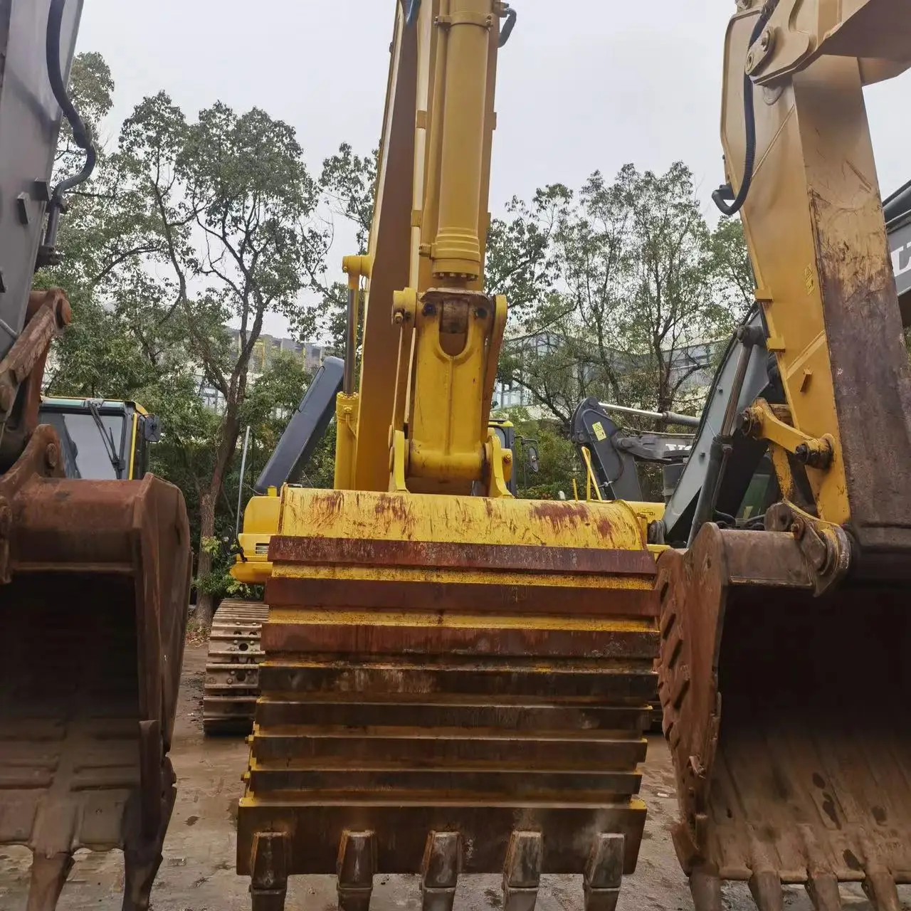Используемый низкочасовой гидравлический гусеничный экскаватор Komatsu Pc400 40 тонн по низкой цене pc200 pc220 pc300 высокого качества