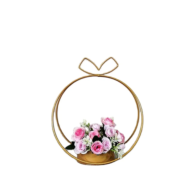 Cheap Durable Gold Heart Metal Wedding Decoration Wedding Table Centerpieces Flower Stand With Handle