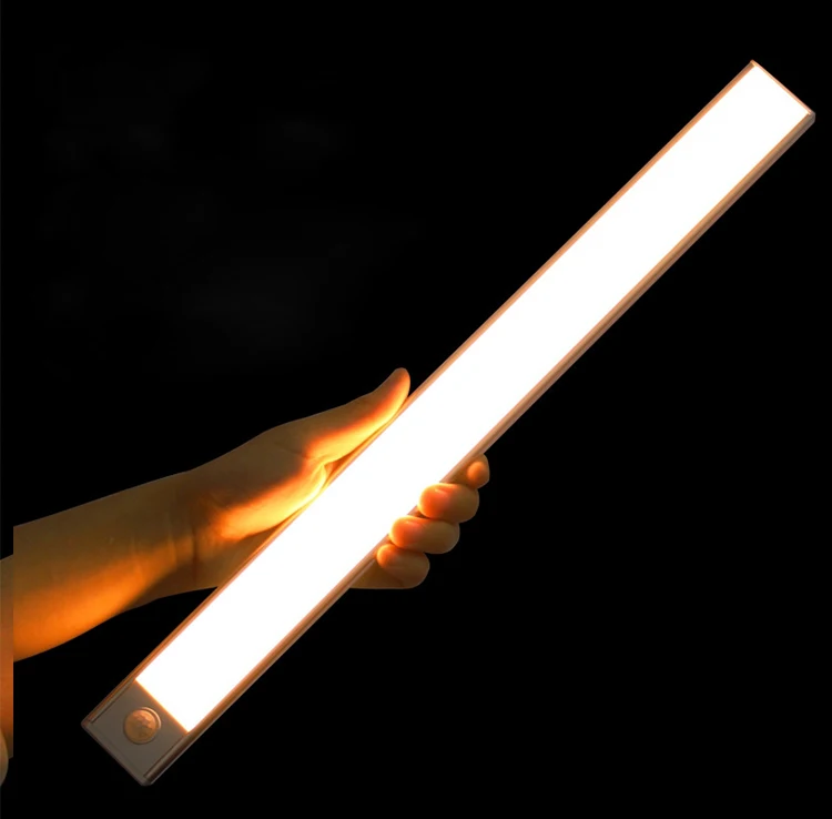 High quality  PIR motion sensor light 800mA 3.2W high luminous night light  with lithium battery