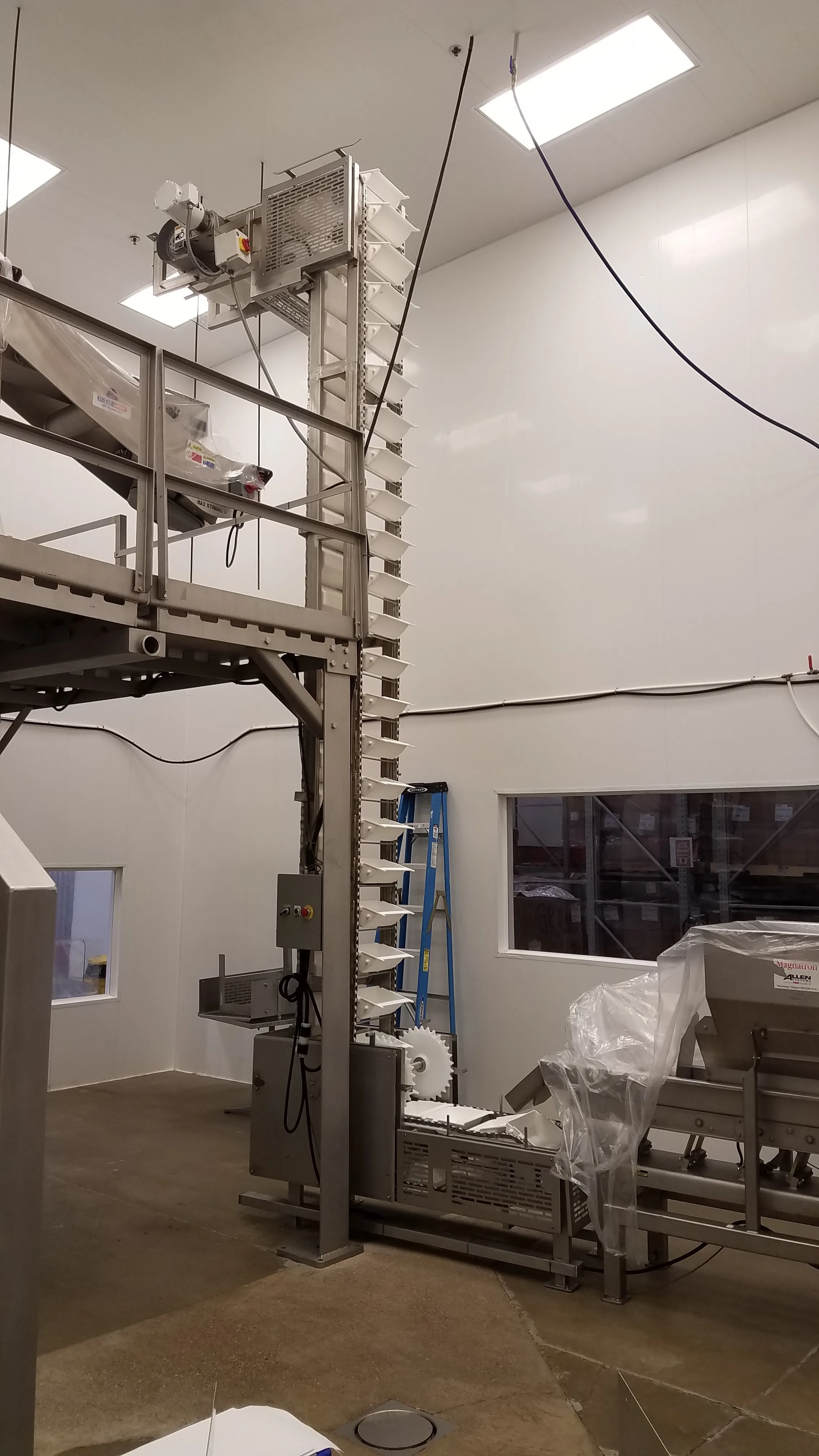 DLTE  Z Type BIG  Lifting  Bucket  Conveyor  Elevator Bucket  Verital Conveyor baffle conveyor