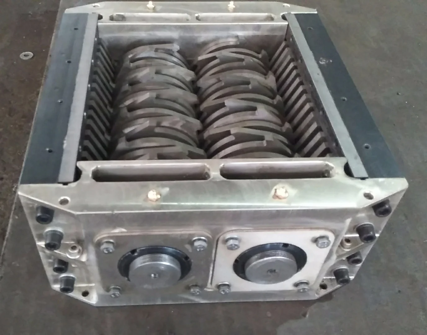 
Shenzhen Forever 300x300 model plastic waste wood/metal/rubber/plastic/ shredder machine chamber box blades 