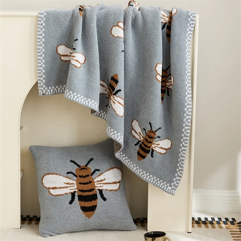 Wholesale super soft warm fluffy microfiber knitted throw lovely cartoon bee blanket for sofa for winter home decoration