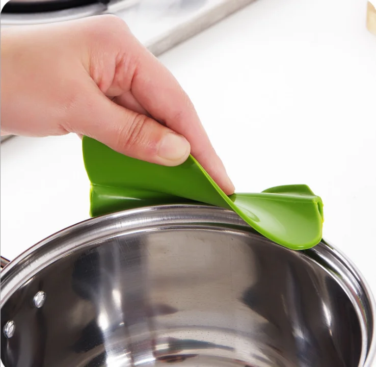 
Silicone Pour Soup Funnel Kitchen Dedicated Pots Around Mouth Edge Deflector kitchen tool 