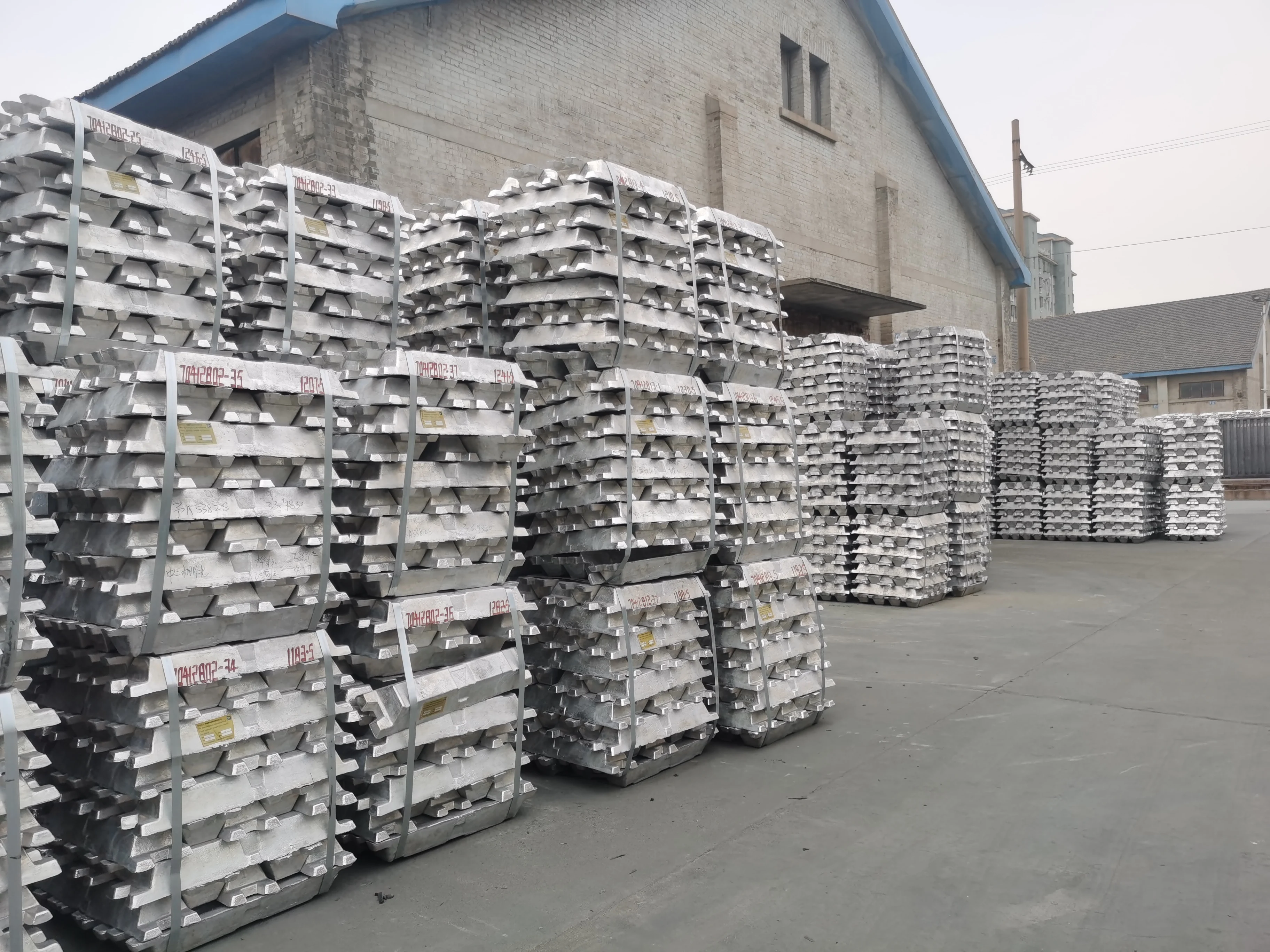 Primary Aluminium Ingots High Purity 99.99% / 99.9% /99.7%