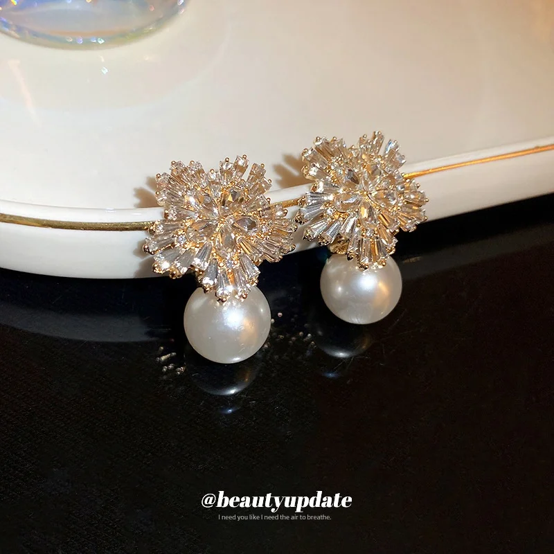 Silver Needle Inlaid Diamond Flower Pearl Elegant earrings