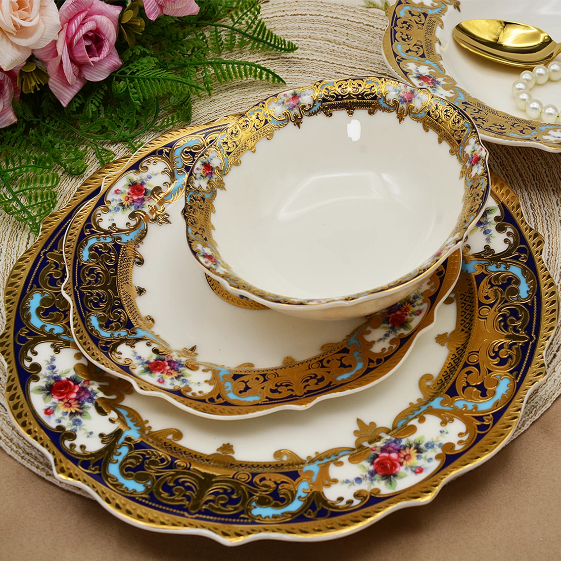 Super September royal style Gold decoration blue color quick shipping dinner set