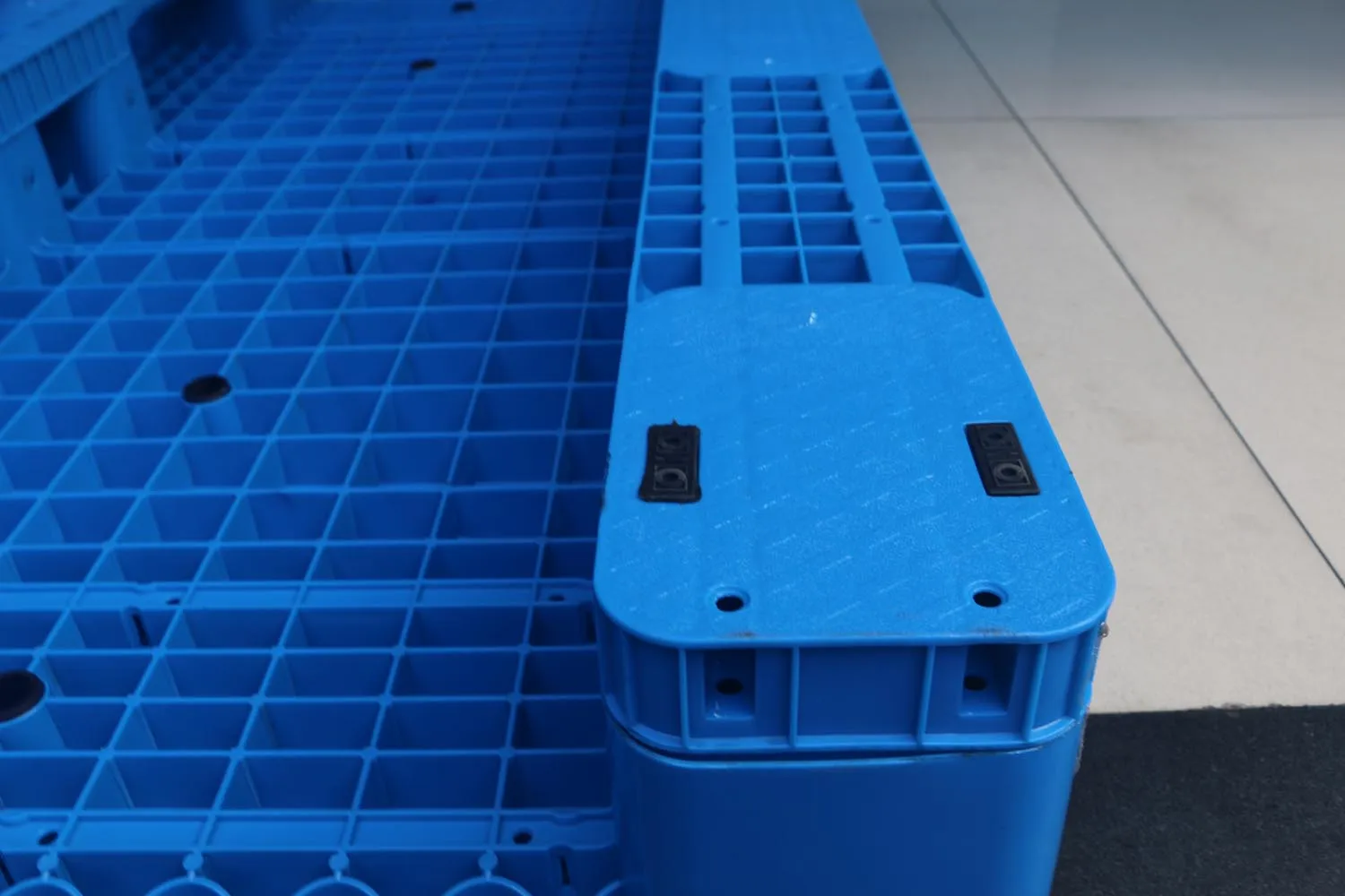 NEXARA 4t Load Capacity HDPE Warehouse Storage Racking 22KG 1500*1300*170mm Euro Plastic Pallet Flat Surface Single Faced 4-Way