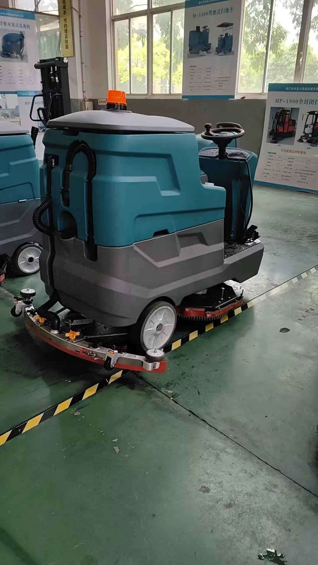 Sweeper FC85B Rider electric sweeper Floor Washer  witn two brushed  Automatic Sweeper for tile/wooden/Painting floor