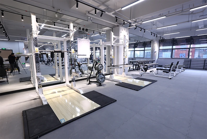 Резиновая напольная плитка для тренажерного зала с соединительными пряжками