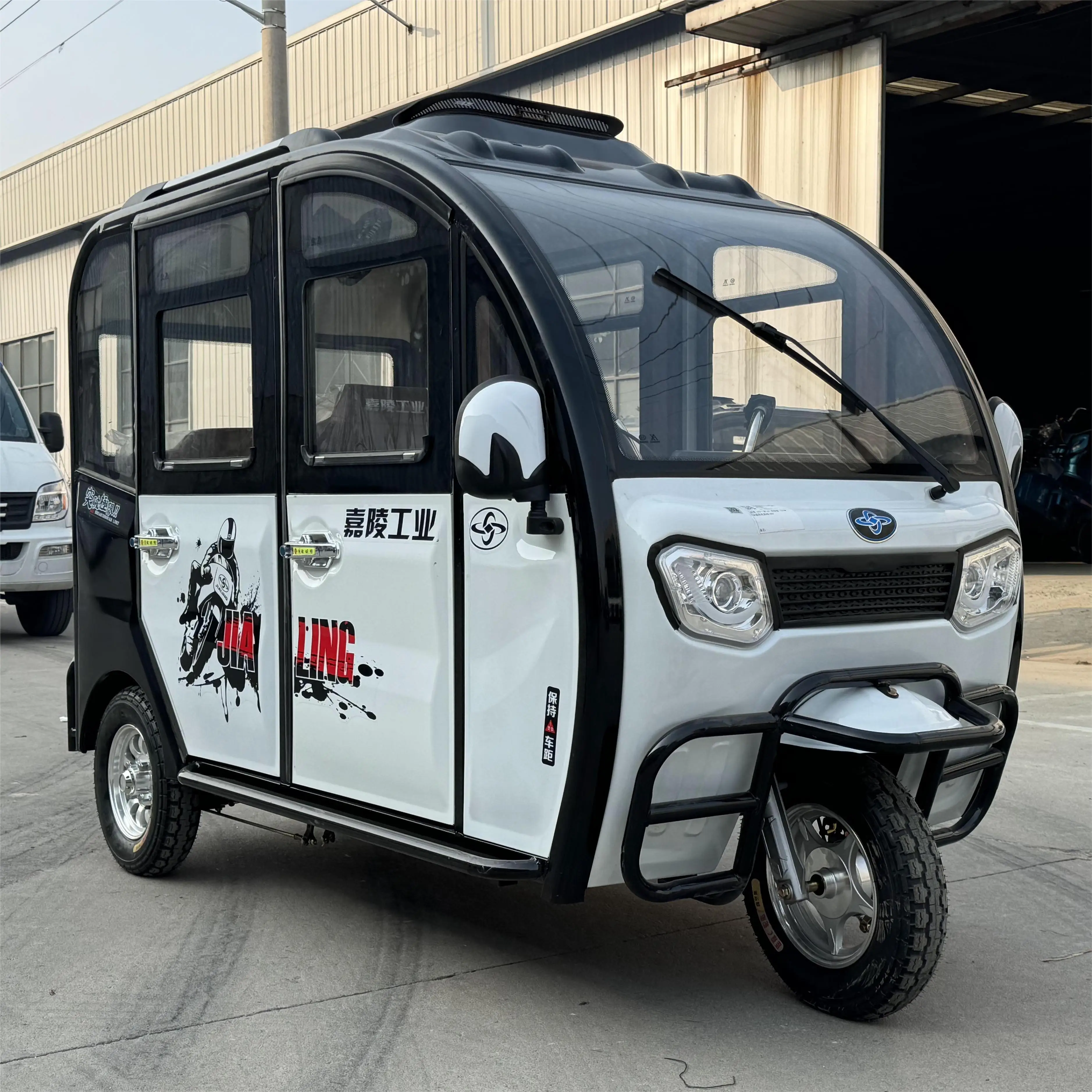 LB-ZR5D Passengers Closed Cabin New Design Electric Tricycle Battery Rickshaw