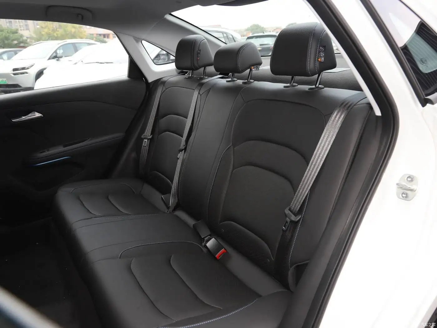 2025 Chevrolet Monza Cruze 1 3 турбо FWD Электрический паркинг Гибридный Новый энергетический автомобиль с многофункциональными подержанные автомобили
