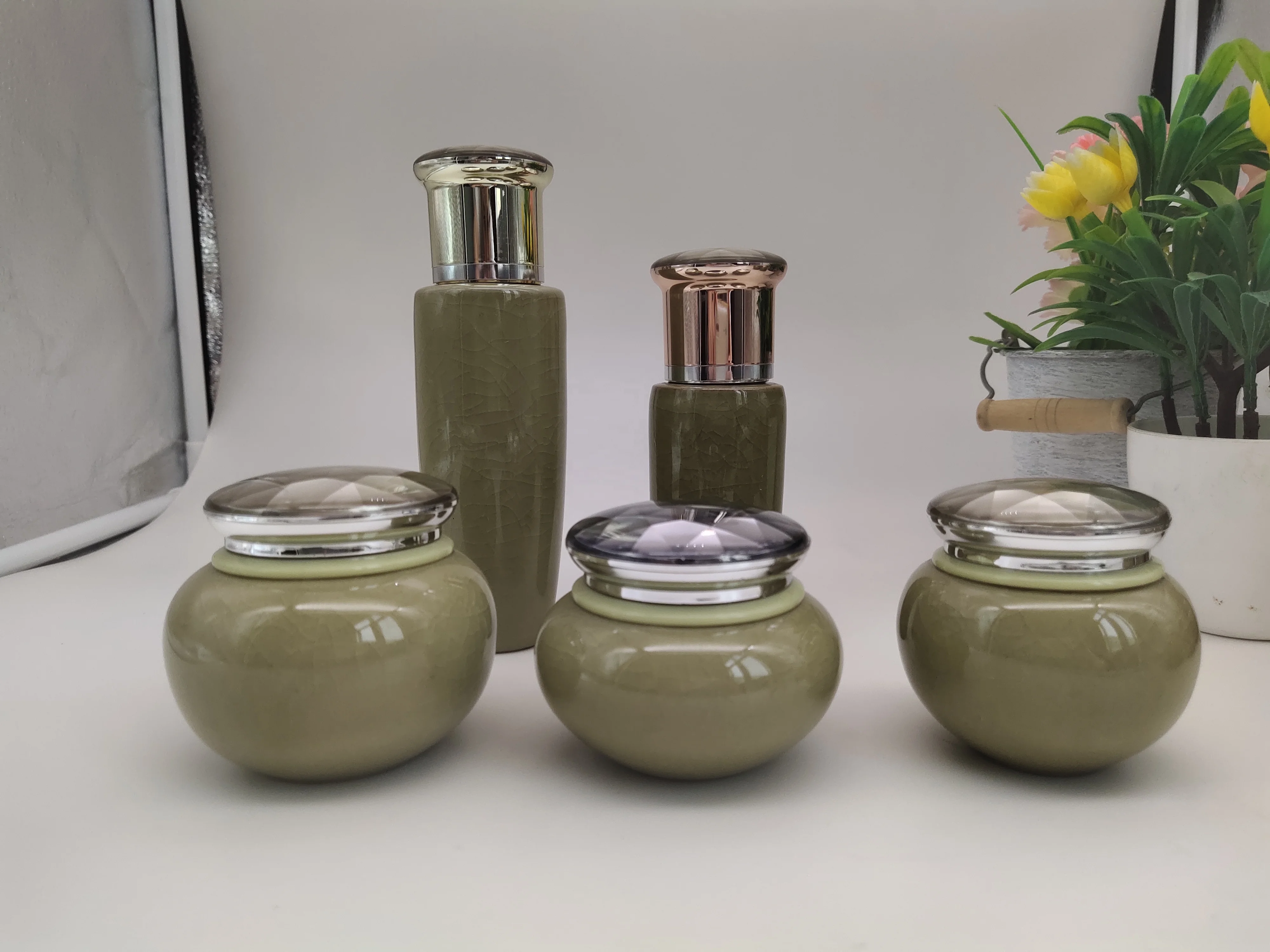 Personal care luxury ceramics bottle set Ice crack cream lotion ceramic bottles