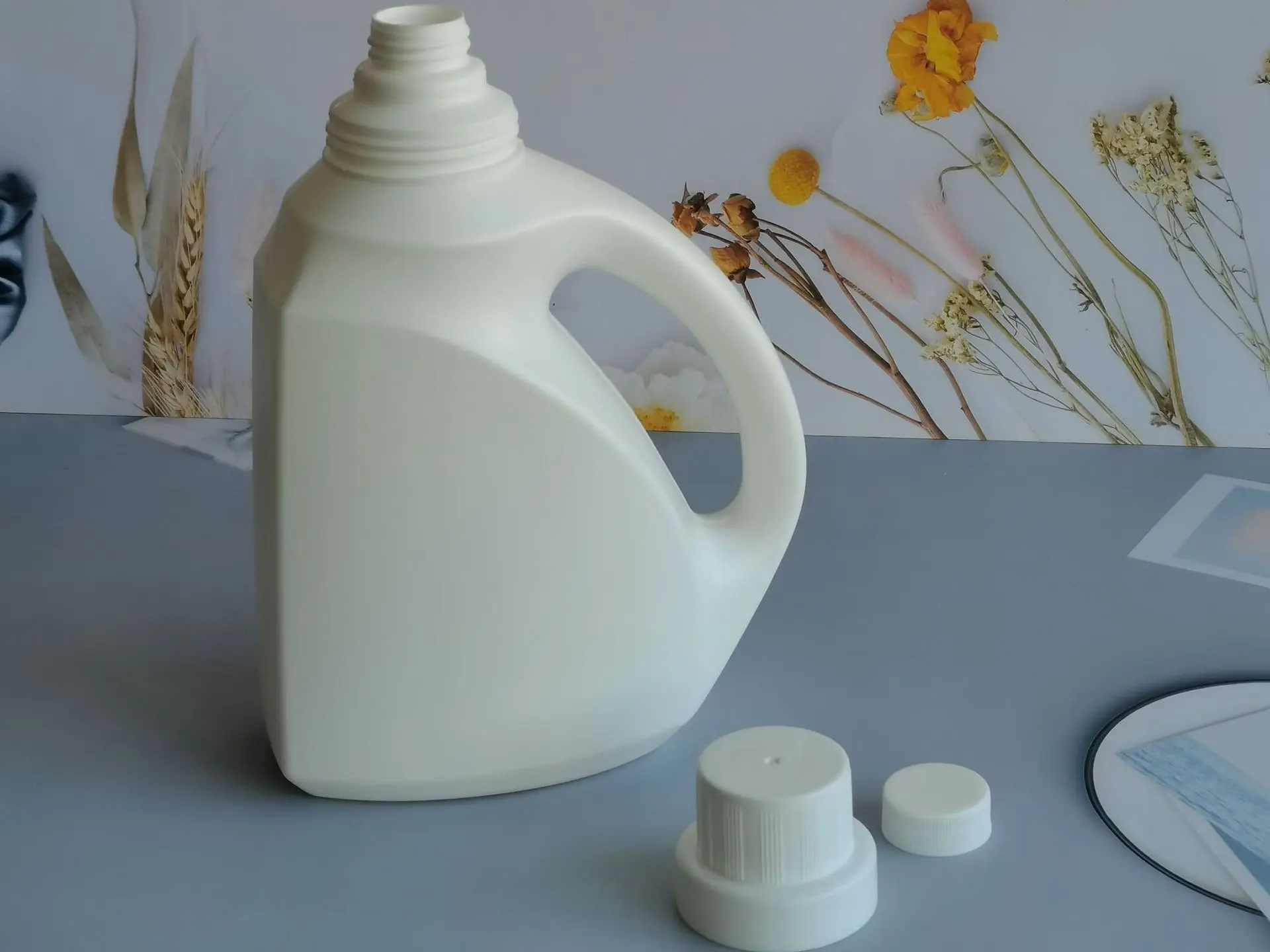 Wholesale PE plastic 2000ml laundry detergent plastic bottle 2000ml packaging 2l laundry detergent separately