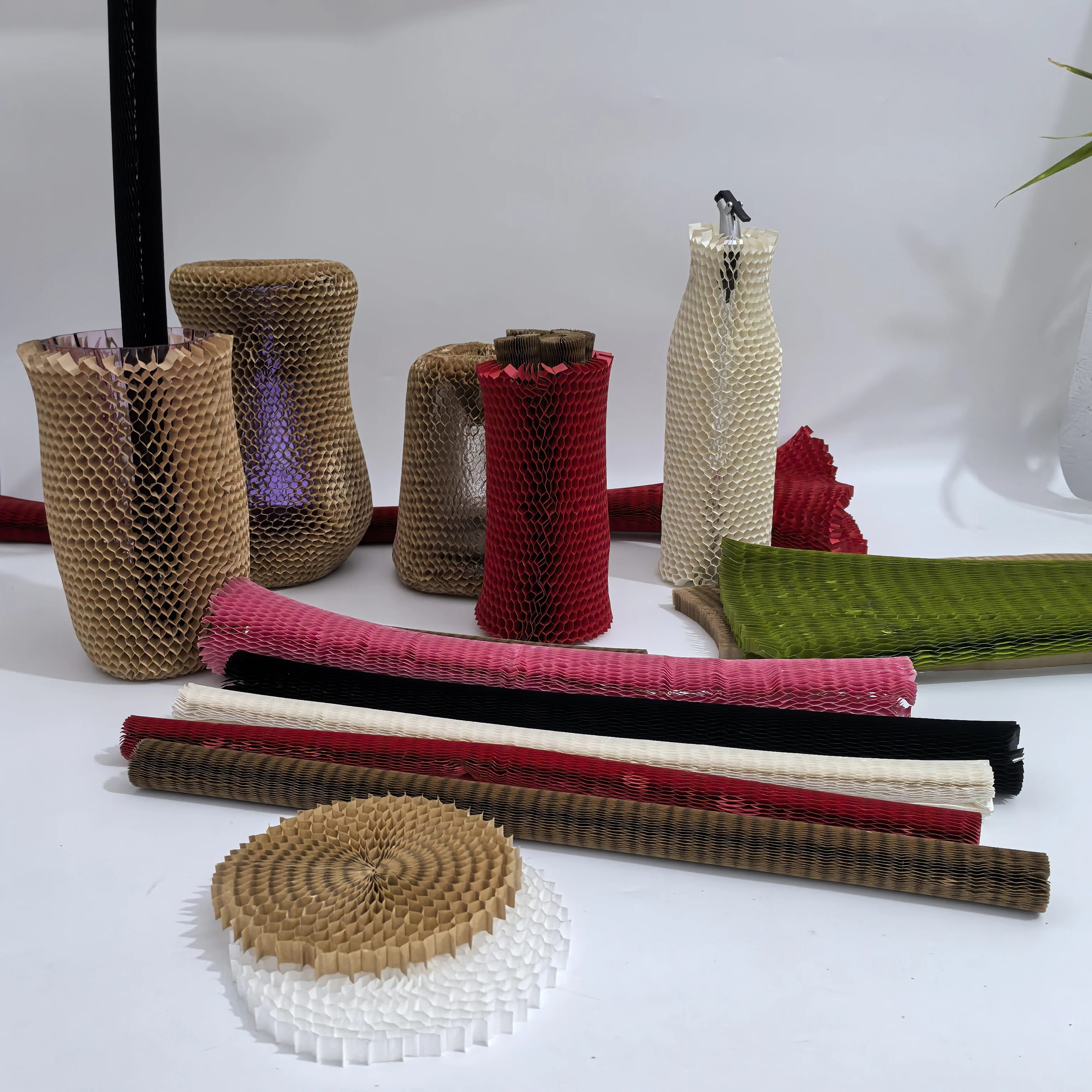 Eco-friendly Biodegradable Recyclable Cylindrical Honeycomb Kraft Wrapping Paper Sleeve For Fragile Goods Wine Bottle