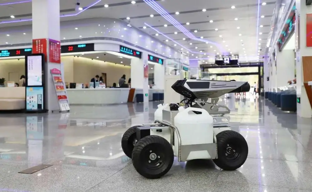 Outdoor indoor 30L Intelligent Disinfection Robot UGV Unmanned ground vehicle Fog spraying body infrared  fumigation  Machine