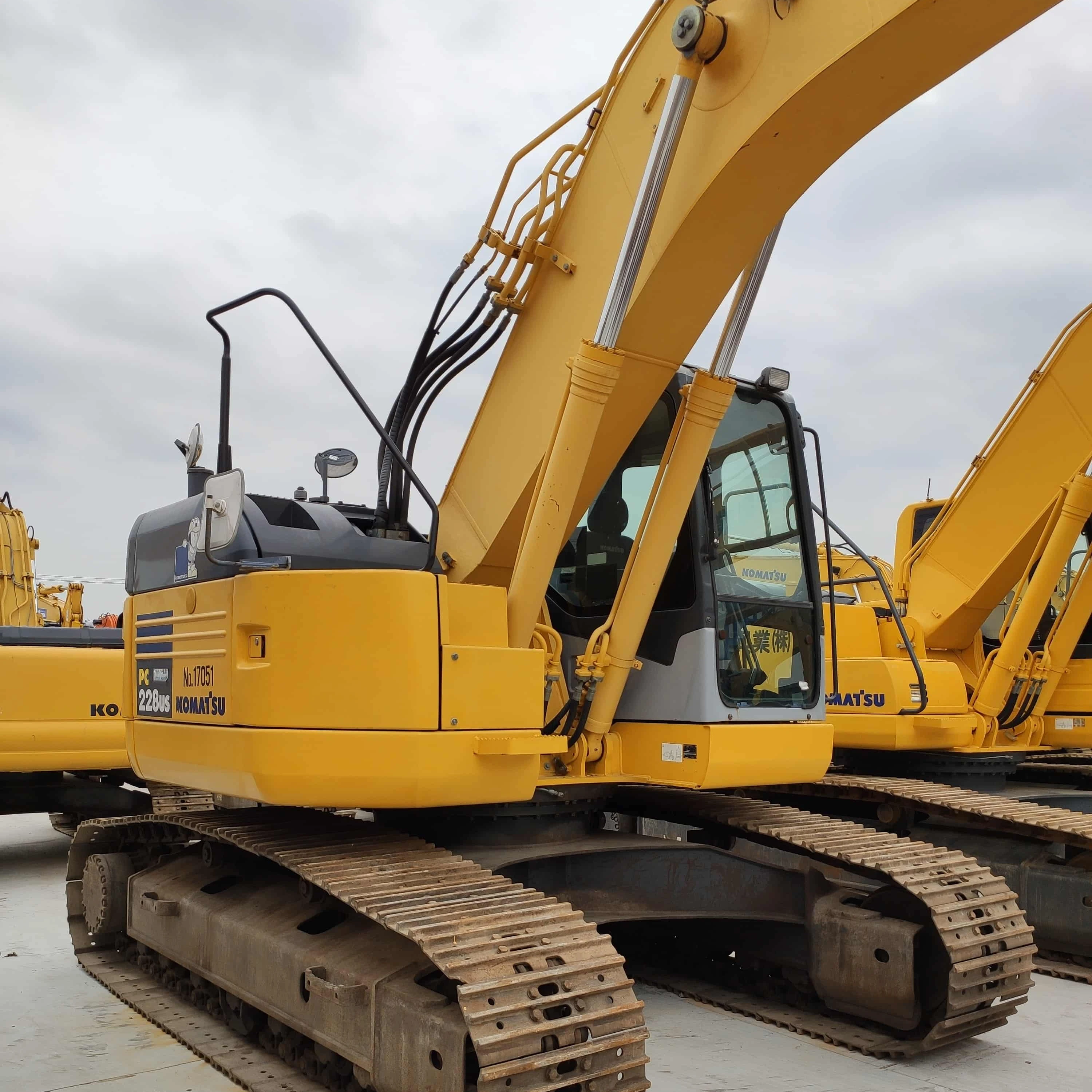 Komatsu PC228US-3 PC228US-3EO Used excavator machine PC228 PC228US Digger Crawler Excavator Heavy duty used excavator