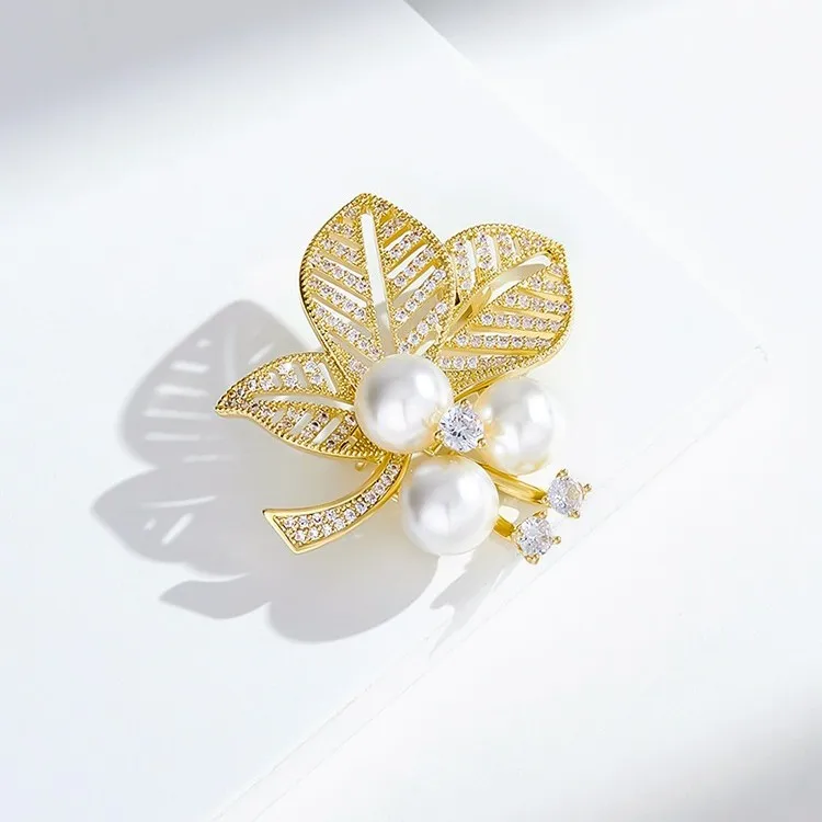 Light Luxury Personality Rhinestone Diamond Pearl Leaf Brooches Women Flower Brooch Pin