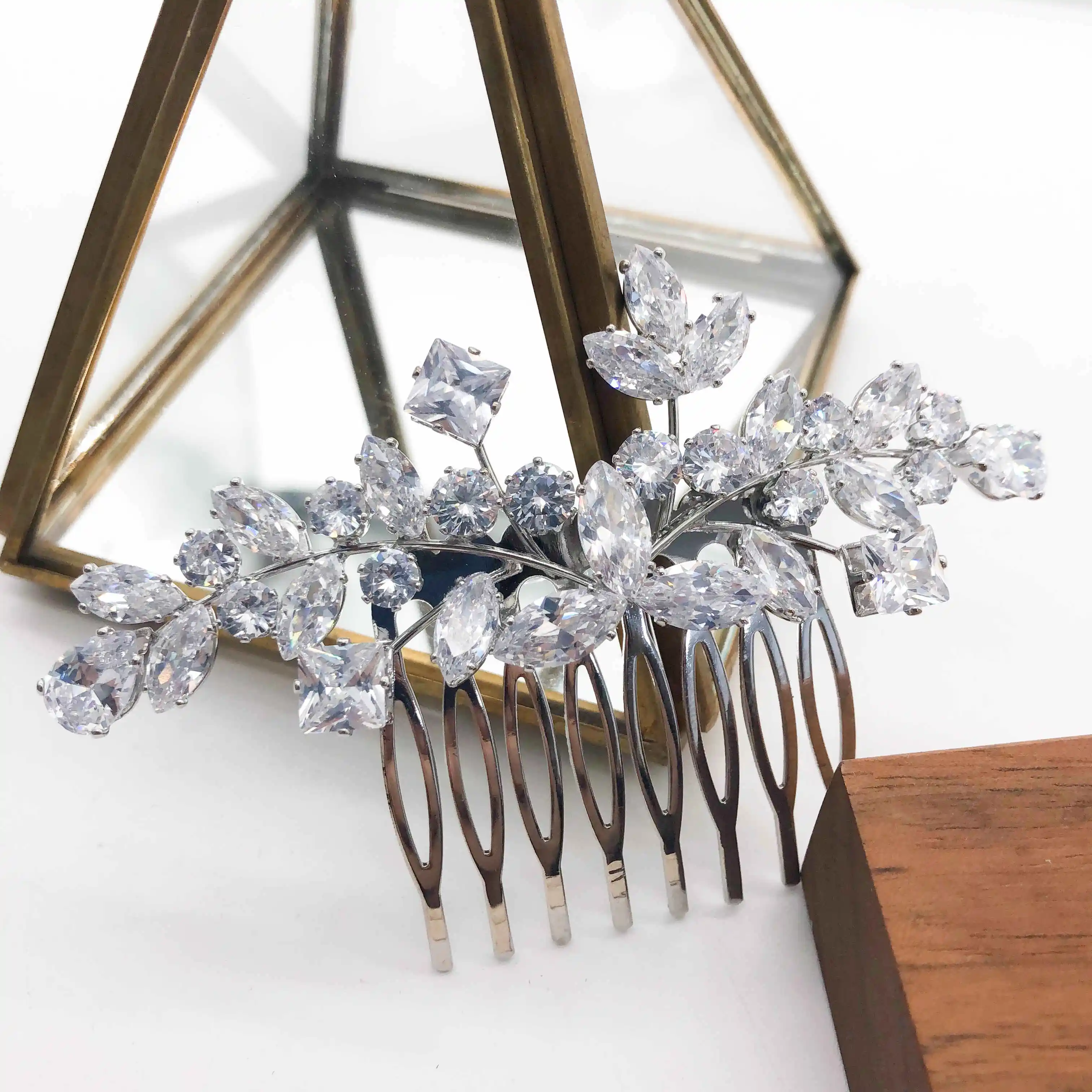 Wholesale Leaf Headdress Bridal Accessories Wedding Crystal Hair Comb