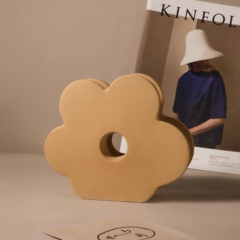 Custom Nordic Ins Style Creative Porcelain Vase Living Room Dining Table Flower Ceramic Vase Home Decor