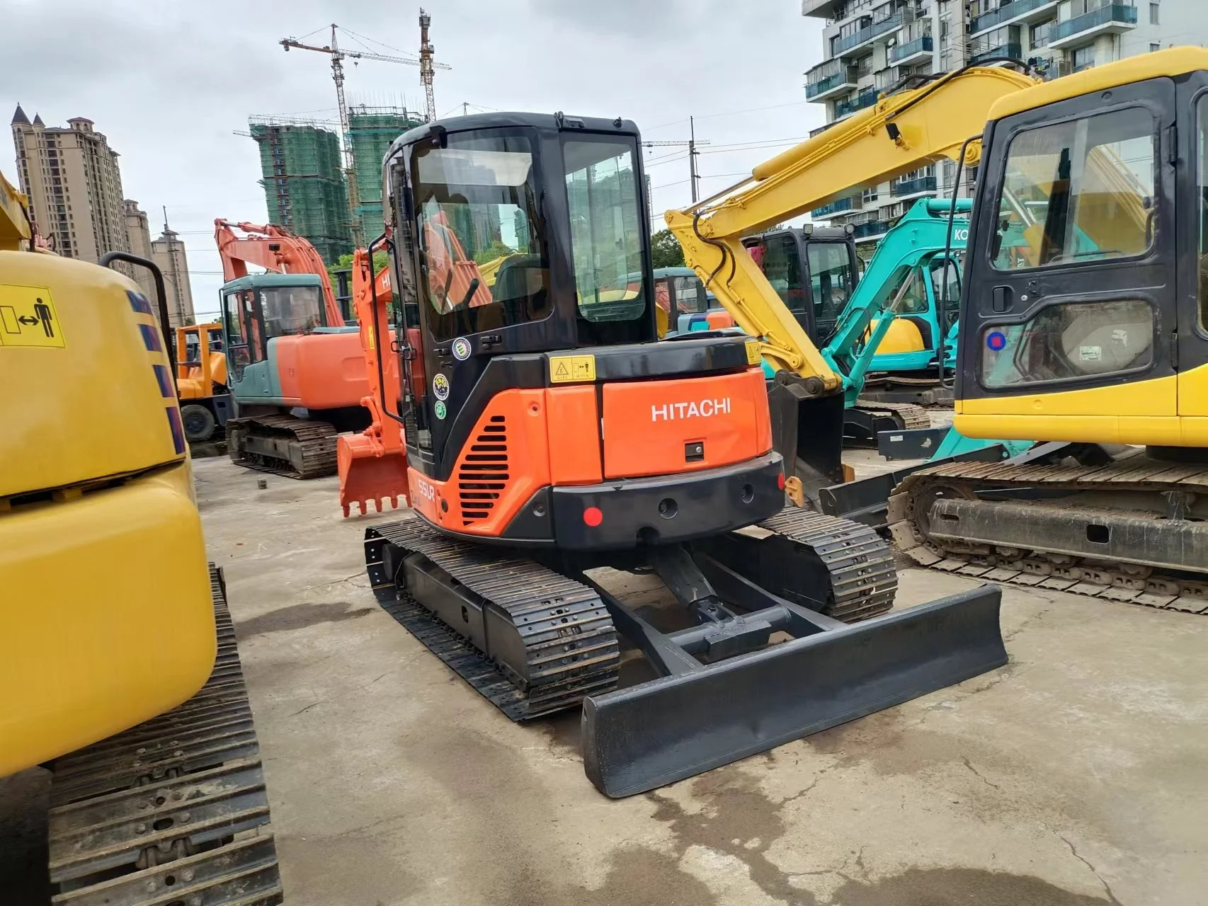 Japan Made mini Hitachi ZX55 ZX50 ZX60 ZX70 excavators for sale in Shanghai