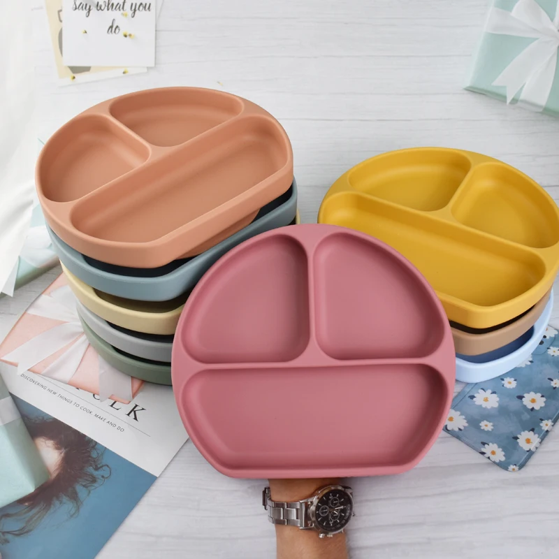 Wholesale Food Grade Silicone Smiling Face Plates for Children Adults without Bisphenol A with Spoon Suction Cups Food Storage