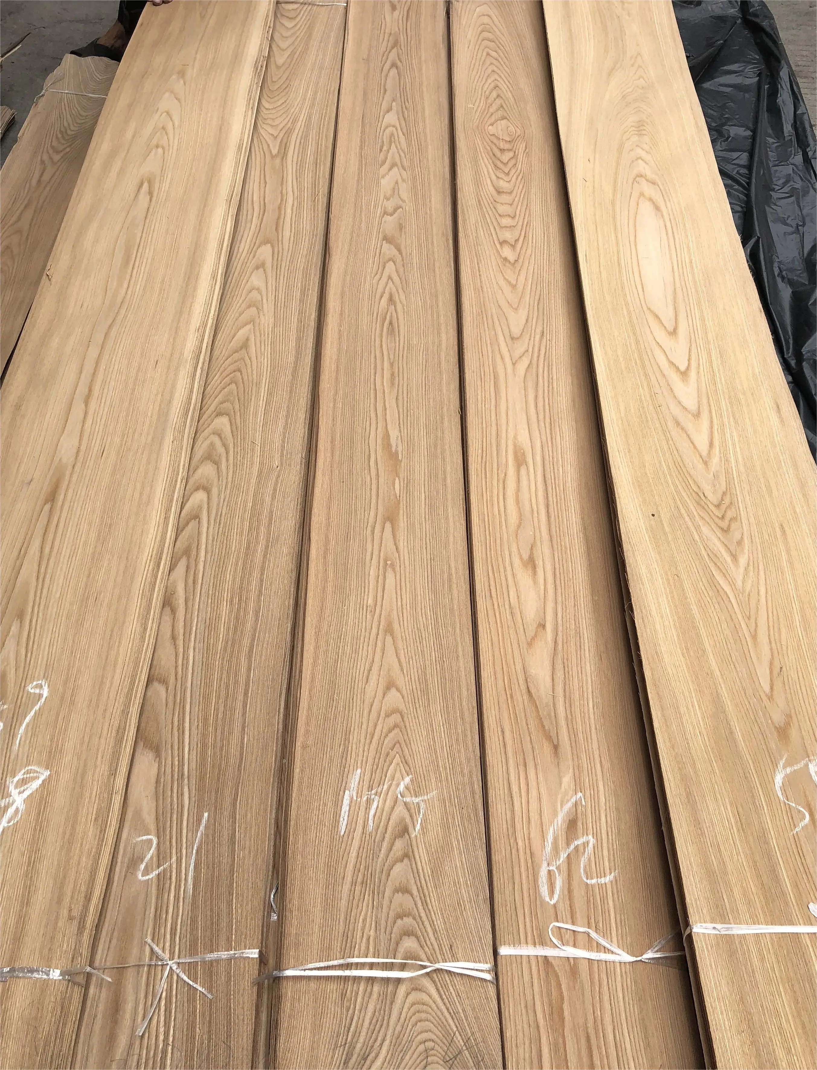 Wholesale Mountain/Straight Grain Natural Elm Veneers Wood 0.4mm Natural Elm Wood Veneer Plywood Flooring