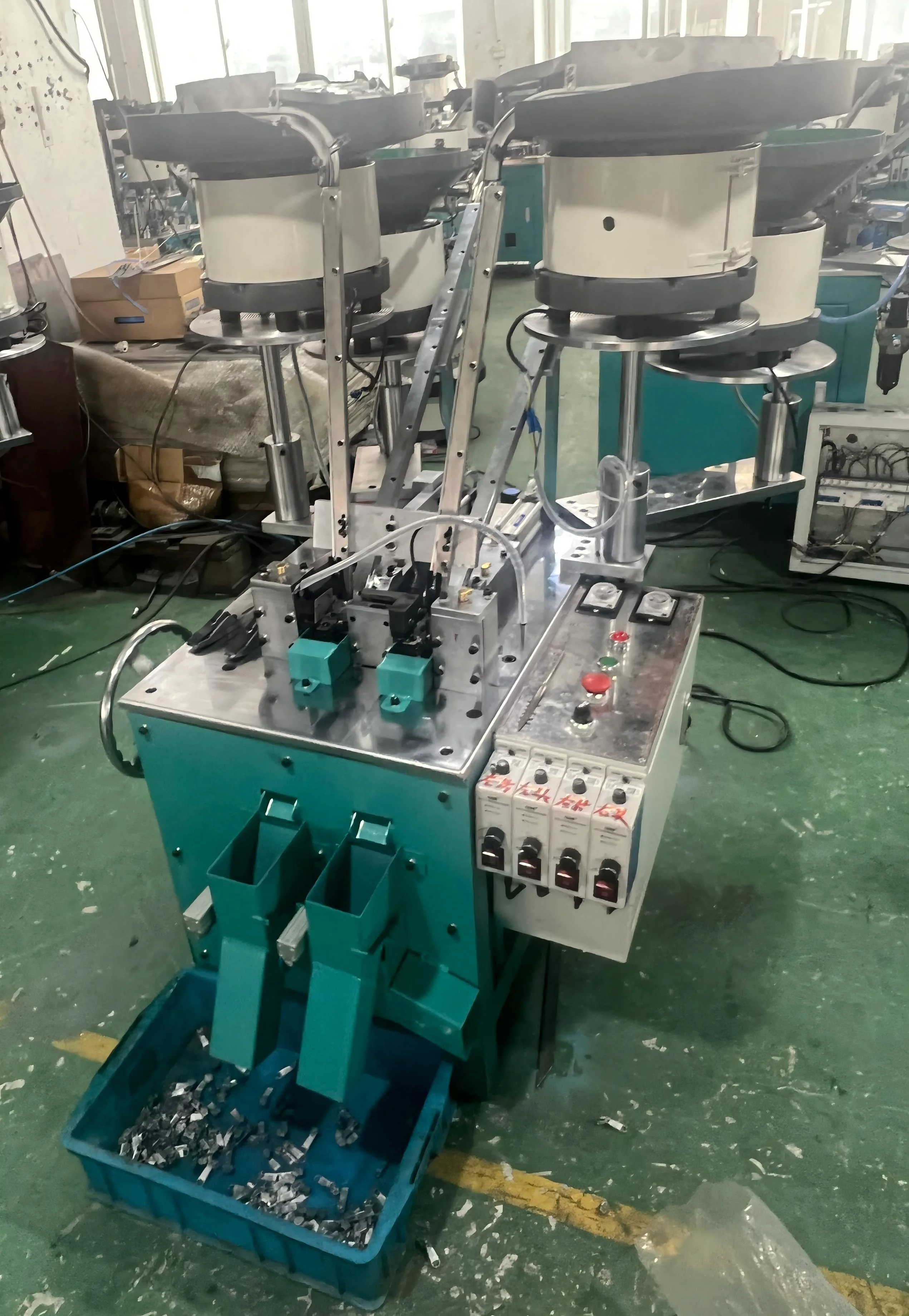 KYY Non Lock Slider Assembly Machine Automatic Luggage Bag Zipper Slider Making Machine with Customized Multiple Vibrators