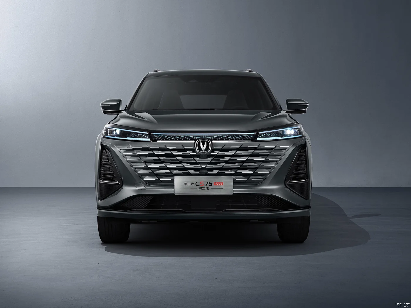 Китайский автомобильный 2 0 T CS75 PLUS IDD флагманский бензиновый внедорожник Changan 2024
