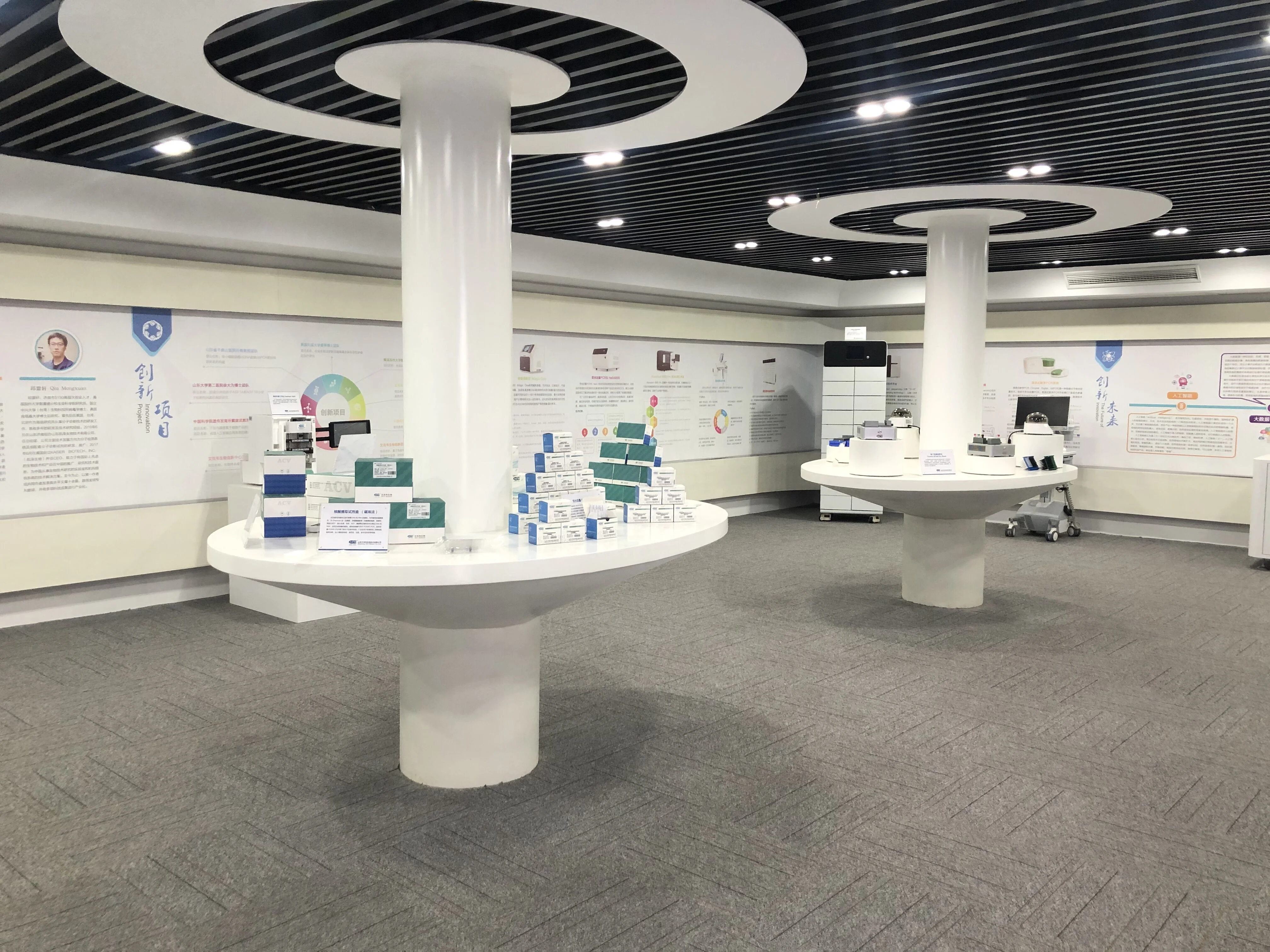 High-performance lab benchtop centrifuge 4000 rpm centrifugal extractor machine for laboratory experiment