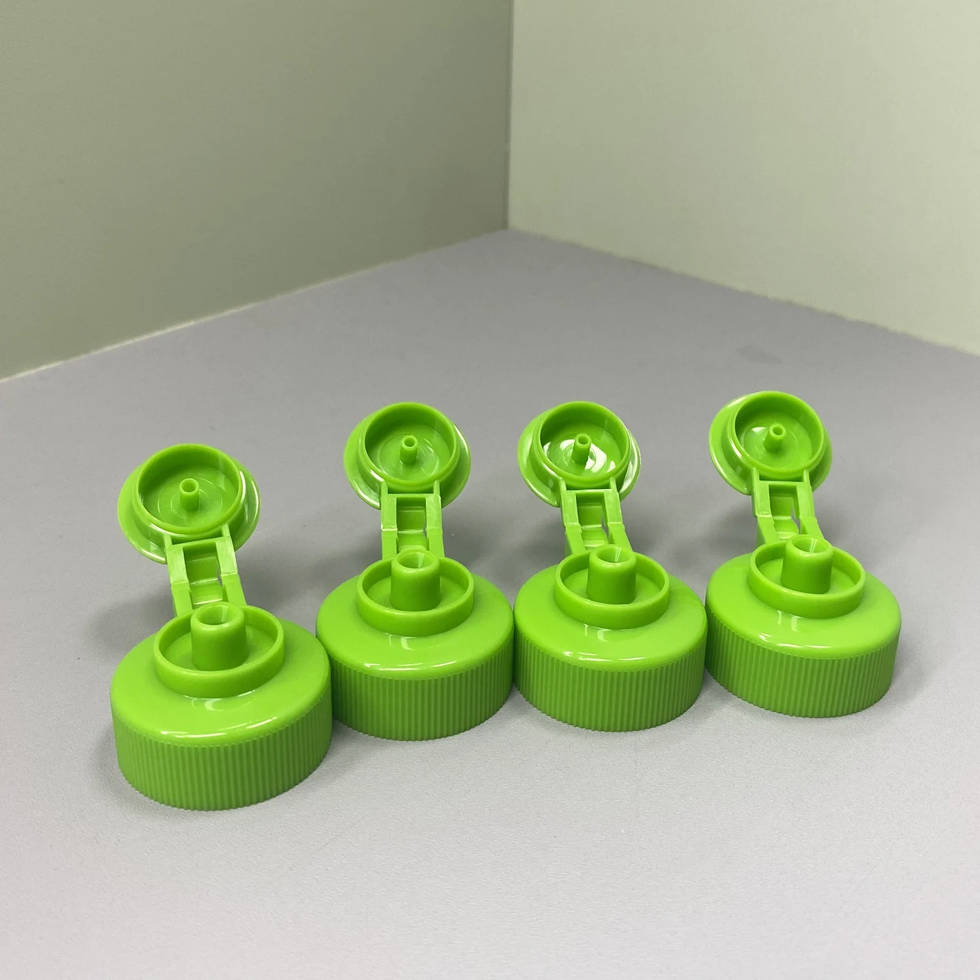 Good Sealing 28mm Plastic Shower Gel Bottle Flip Top Screw Cap 28/400 ribbed side special shape flip cap For Tomato Sauce Bottle