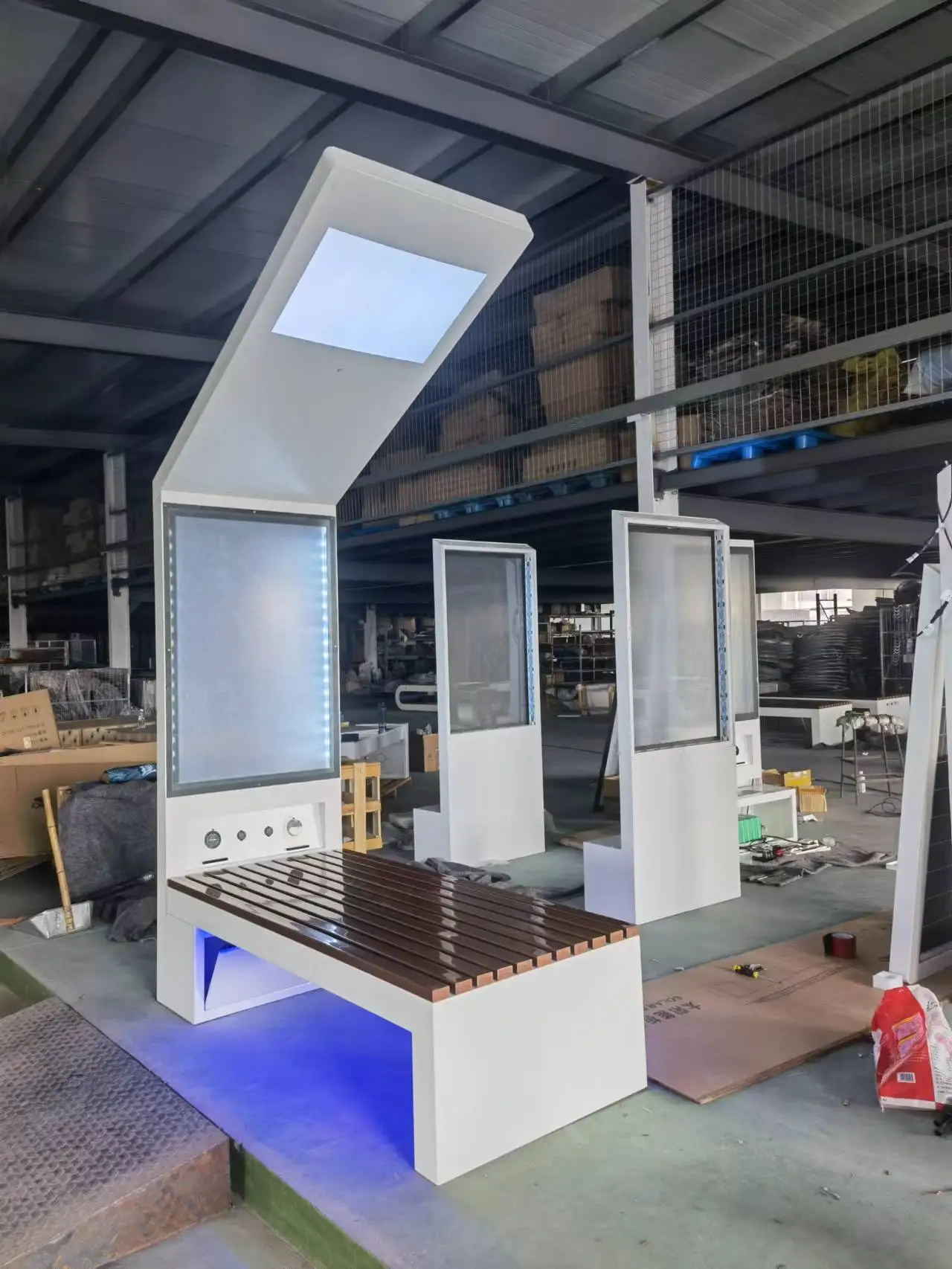 Factory Direct 2022 Solar bench outdoor bench Intelligent bench with WiFi / charging / Bluetooth