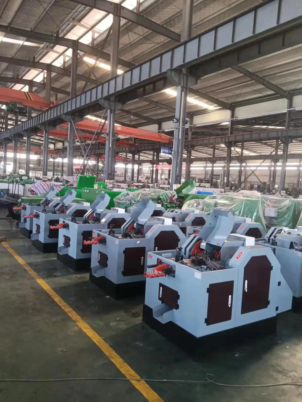 Высокоскоростная автоматическая 2-die 4-удар несколько холодновысадочный станок для аппарата по производству винтов