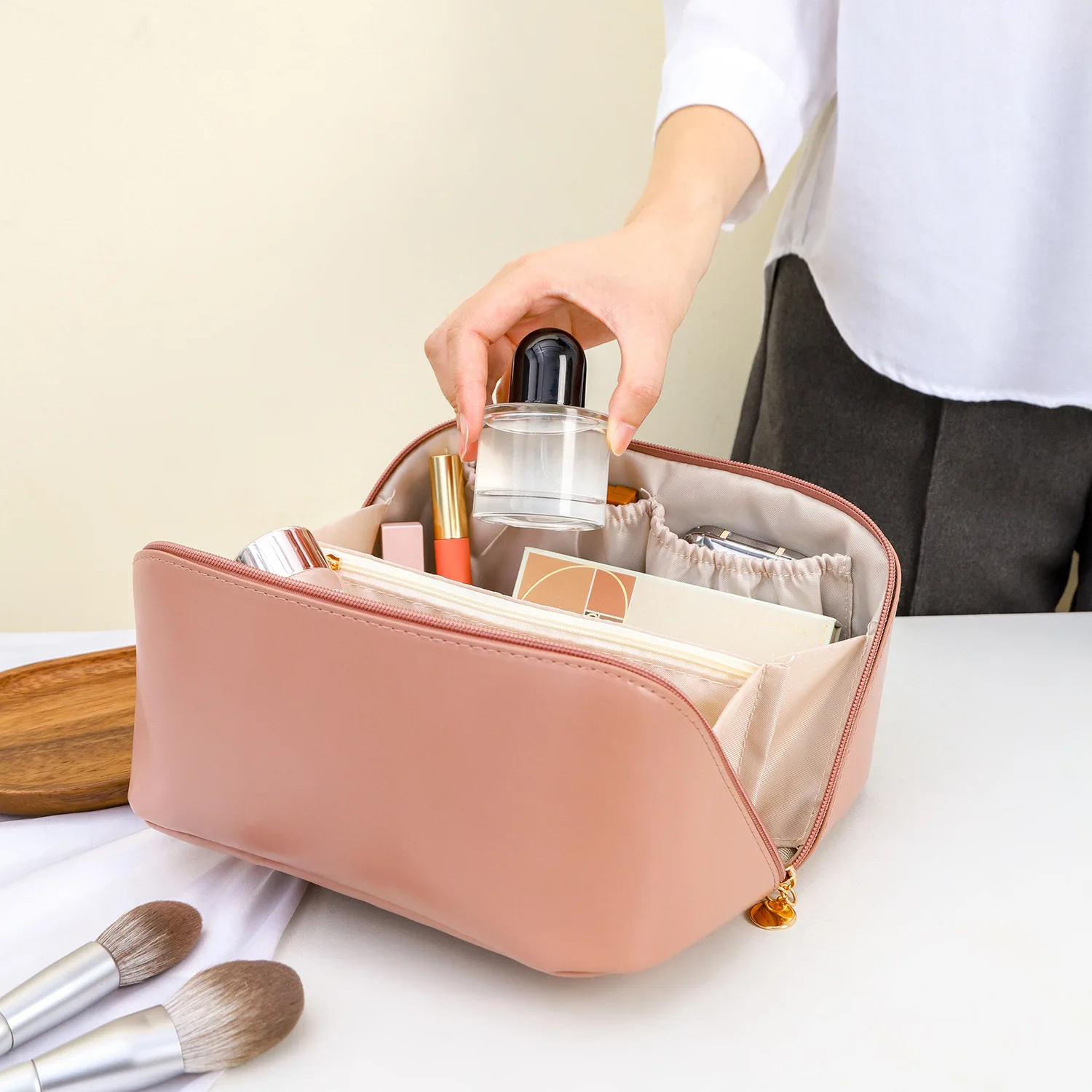 Promotion Wholesale Waterproof Travel Towel Makeup Brush Set Bag Makeup Pouch Cosmetic Bag Eco Vegan Leather Cosmetic Bag