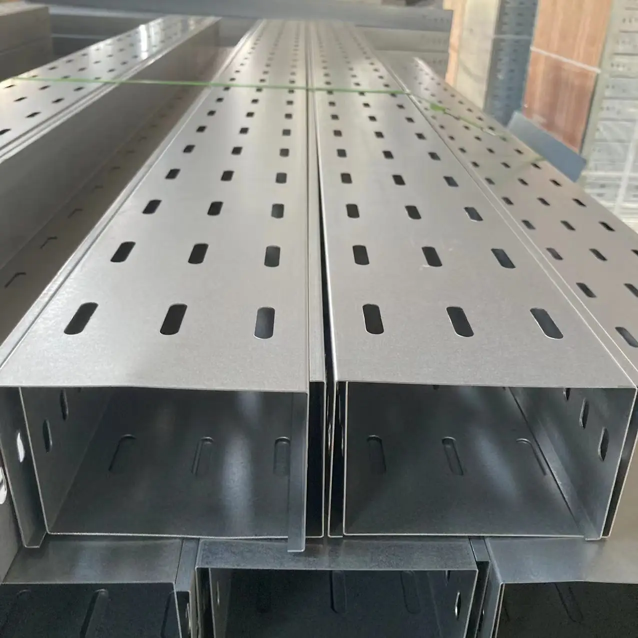 Цены на порошковое цветное окрашенное покрытие или кабельный лоток с эпоксидным покрытием производитель поддерживающая система красочный перфорированный кабельный лоток