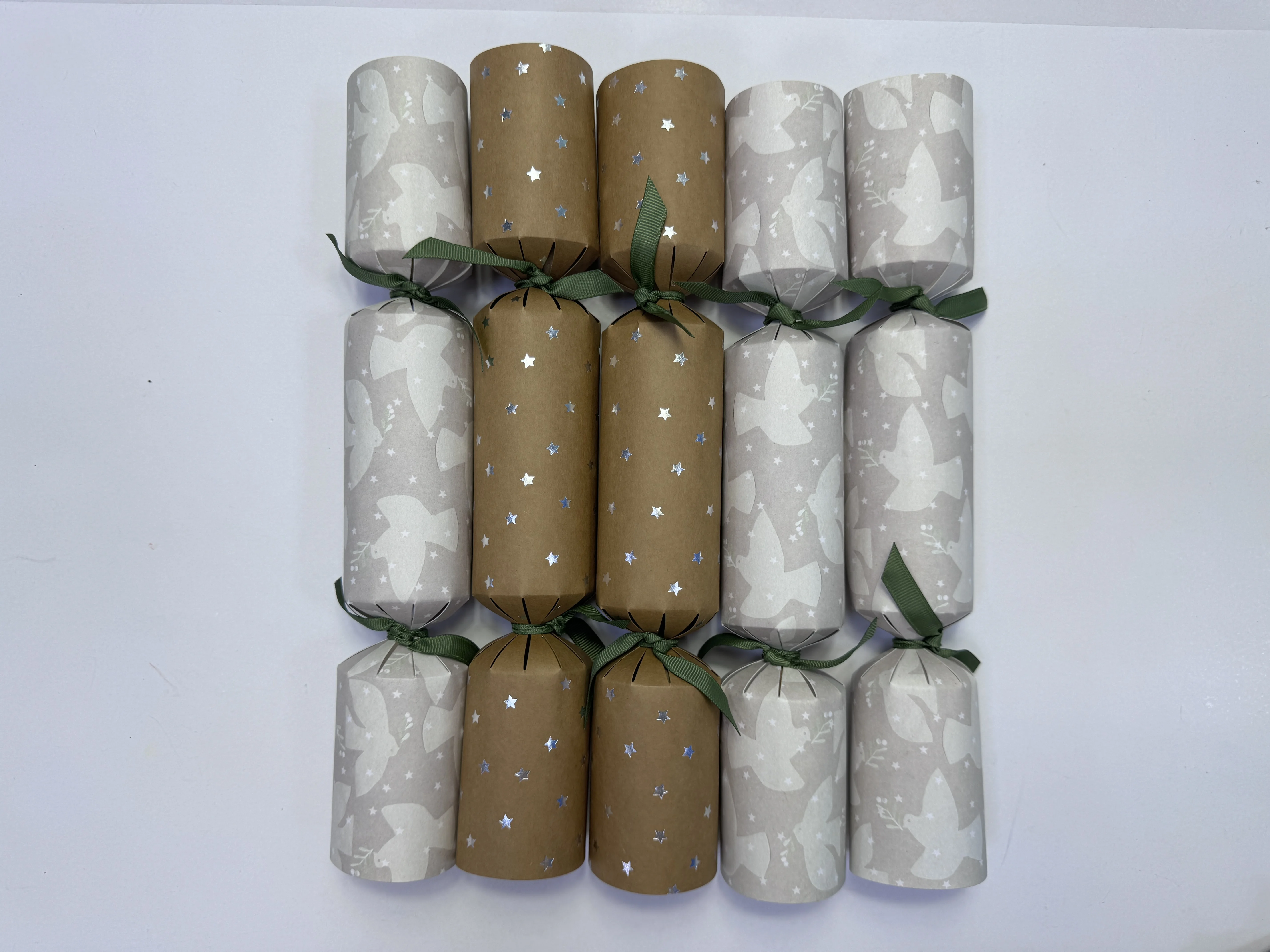 Factory Sale Custom Logo Luxury Christmas Celebration 12 Bon Bons Paper Packaging Christmas Crackers