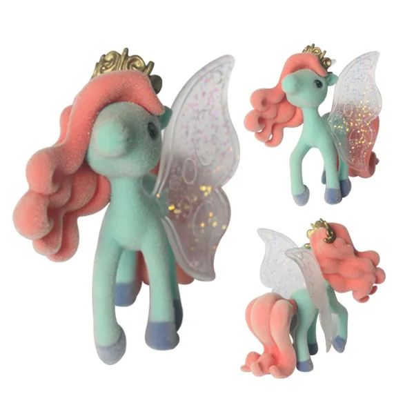 Пластиковая игрушка-единорог с короной и крыльями