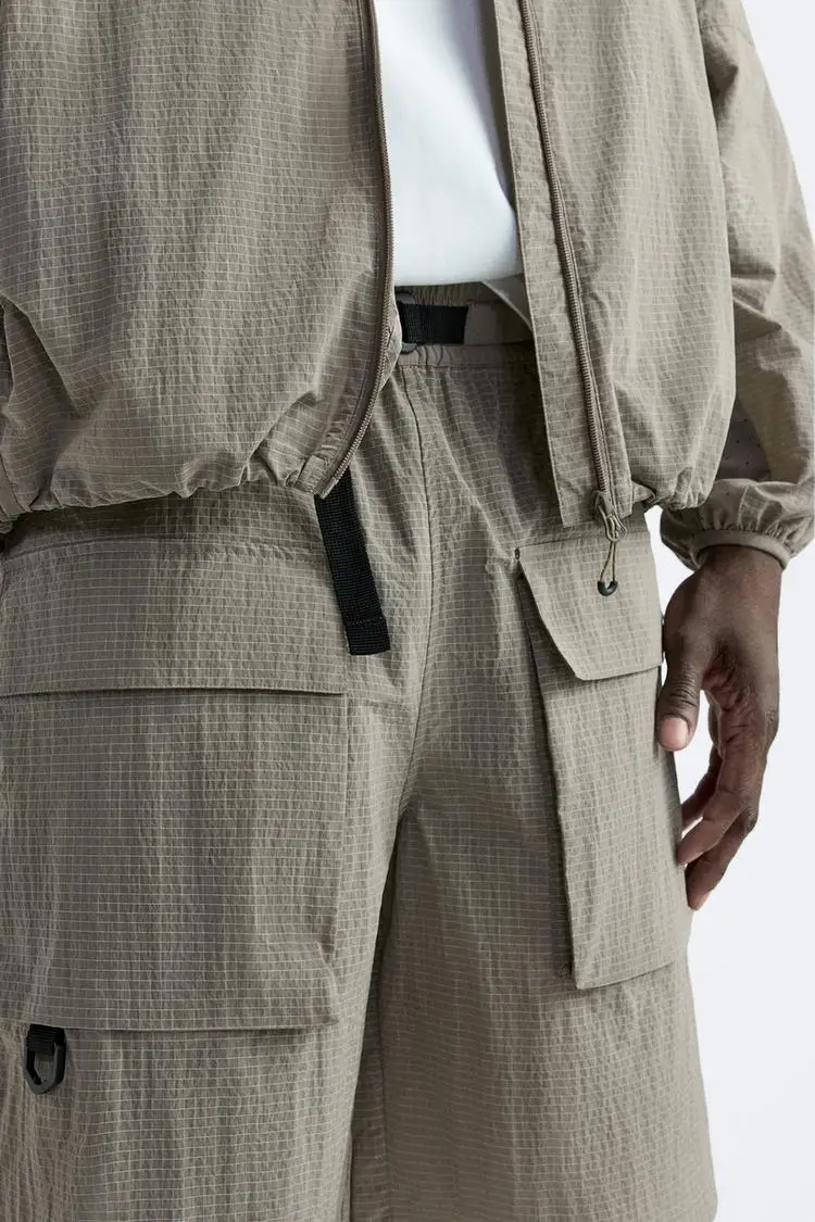 Custom High Quality Nylon Material Wind Breaker Tracksuit Embroidery Logo Windbreaker Tracksuit With Reflective Piping for Men