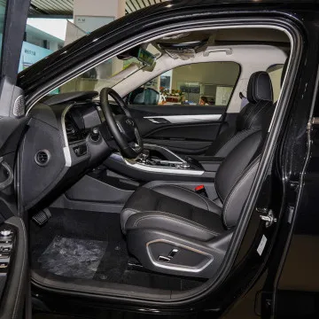 China  famous brand The Geely Xingyue Car  with 5  seats  left hand drive