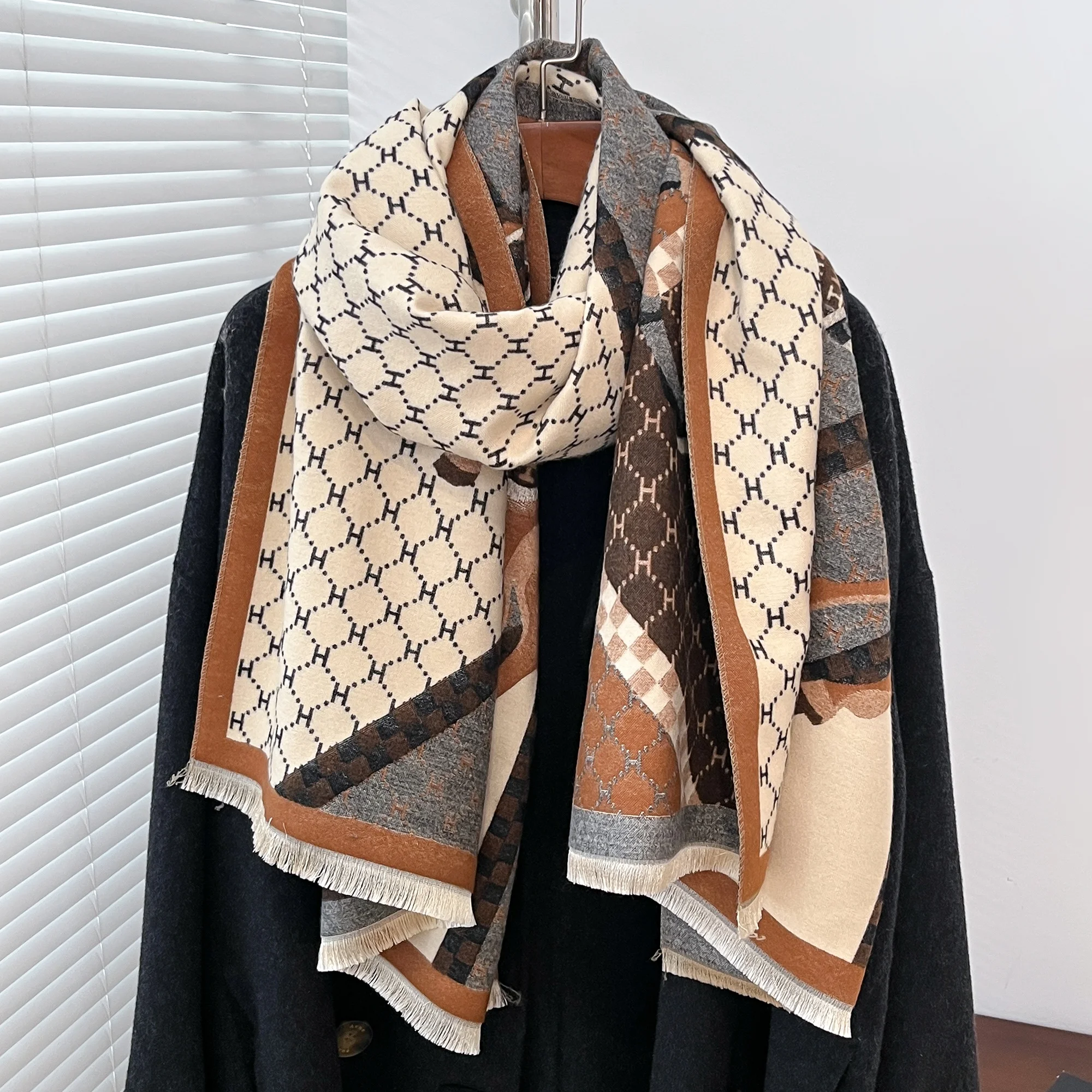 New Luxury H Letter Print Cashmere Scarves Wraps Winter Warm Pashmina Shawls Fashion Horse Pattern Double Sided Scarf For Women