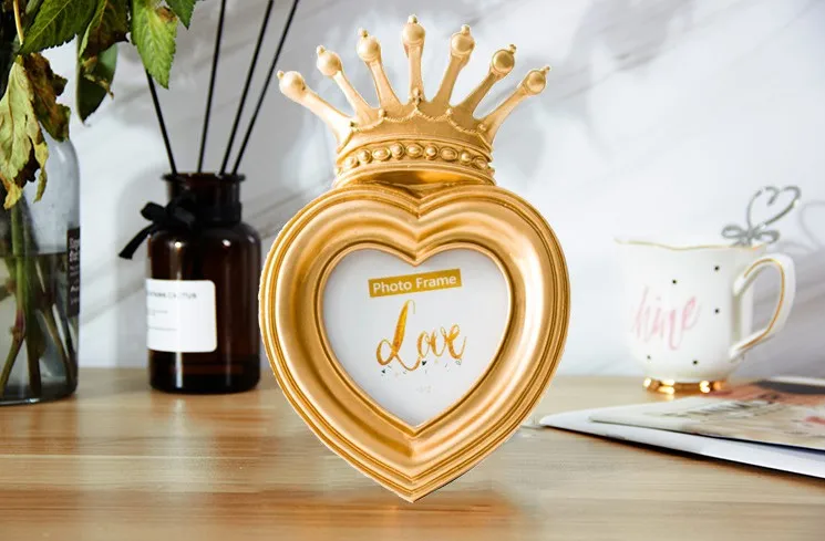Embossed Golden Resin Platform Creative European Resin Frame 3-inch Crown Wedding Combination Photo  Frame