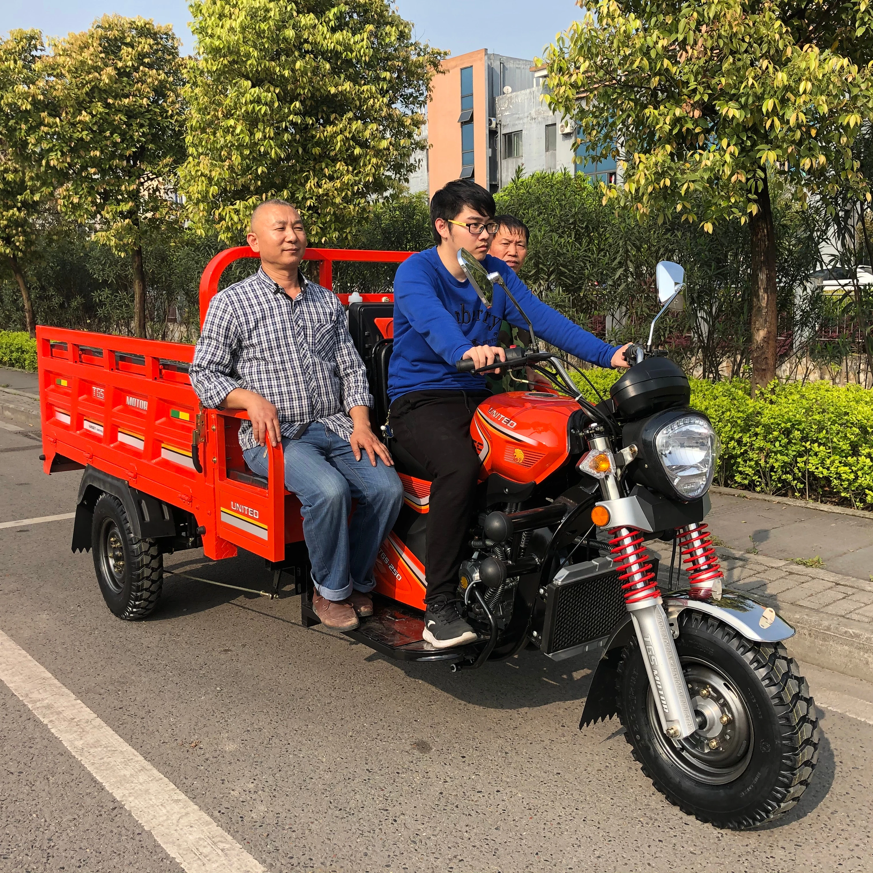 TBS ChongQing 2021  cargo tricycle with gasoline Max Load 1500-2000KG for african market