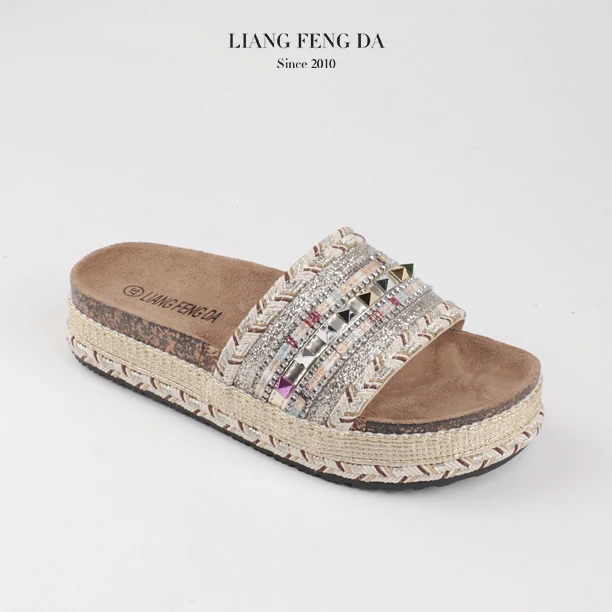 designer sandals Factory Supply Hot Sale Cork Flat Sandals Summer New Design Slippers Luxury Diamond Flat Outdoor OEM for Ladies PVC Shoes Round heel protection