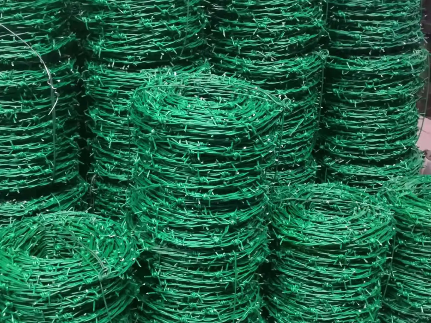 Лучшие продажи низкая цена ПВХ покрытием колючая проволока 2,5 мм для забора параметр фермы Двор Забор