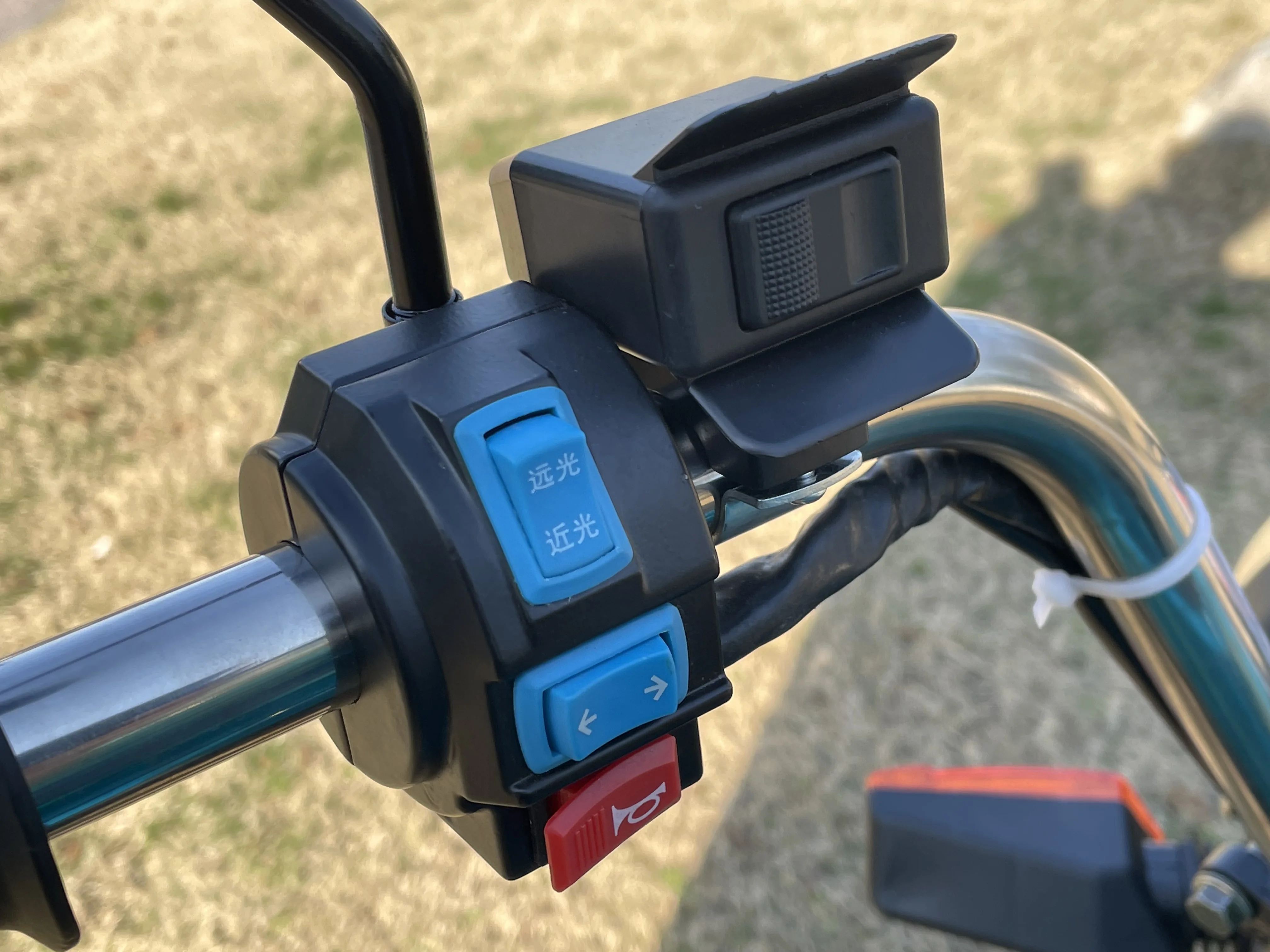 Powerful Electric Three Wheeler Scooter Auto Dumping System Tricycle With Strong Loading Carrying Capacity