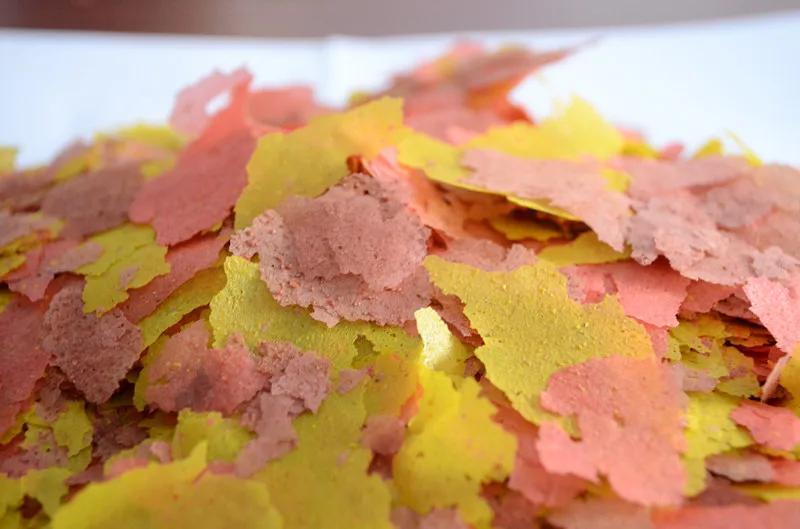 Поддержка по индивидуальному заказу с высоким уровнем питательных веществ содержанием белка Гуппи хлопья для рыбы