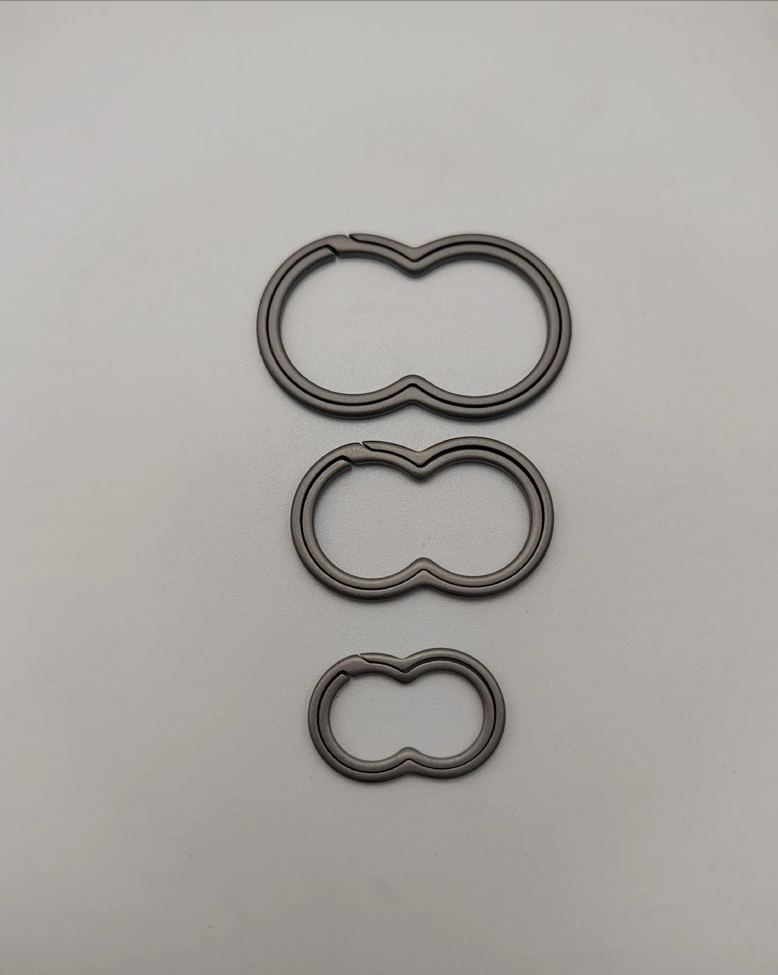 Gourd shaped luxury key chain 4 centimeters Titanium metal key chains cars Mountaineering portable metal key chains