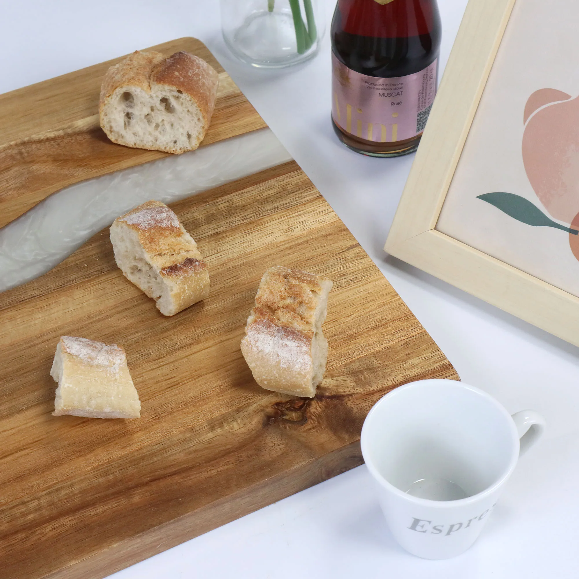 Luxury High Quality Personalized Acacia Wood Epoxy Resin Cutting Board for Kitchen