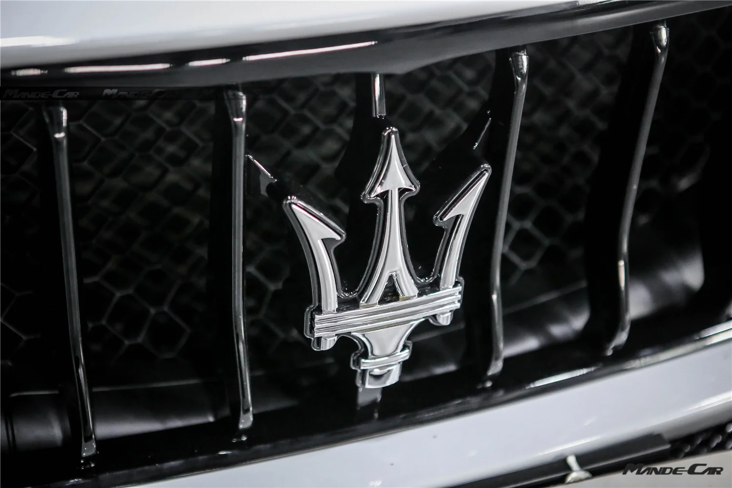 High quality Front Grille Bodykit For Maserati Quattroporte Front Bumper black Grille m156 Autopartes 2013-2020y Car Accessories