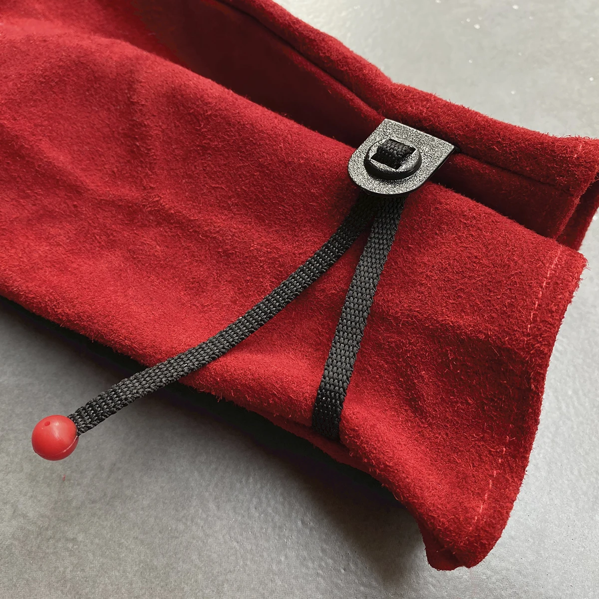 Red Cowhide Leather Gardening Glove with Adjustable Cuff Forearm Protection Glove with Puncture-resistant Palm Padding